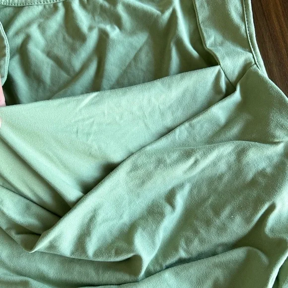 Ruched crop tank top​ - Picture 3 of 7